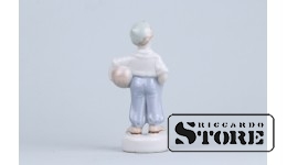Статуэтка, Футболист , фарфор, Рига , Рижская фарфоровая фабрика, автор модели - Зина Улсте, 50-е годы , 11.8 см.