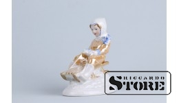 Статуэтка, С горки, фарфор, Рига, Рижская фарфоровая фабрика, автор модели - Зина Улсте, 50-е годы, 12 см