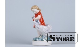 Фарфоровая статуэтка «Девочка с курицей»