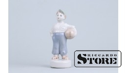 Статуэтка, Футболист , фарфор, Рига , Рижская фарфоровая фабрика, автор модели - Зина Улсте, 50-е годы , 11.8 см.