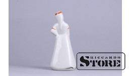 Статуэтка, Девушка с варежками, фарфор, Рига, Рижская фарфоровая фабрика, автор модели - Римма Панцеховская, 50-Е ГОДЫ г. 15 см.