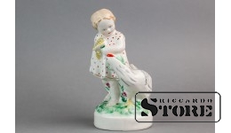 Статуэтка девочка с курочкой, фарфор, Рига, Рижский фарфоровый завод, автор - Беатрисе Карклиня, 1958 год, второй сорт, высота 16,1 см