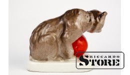 figūriņa lācis ar bumbu. Rīgas porcelāna fabrika, 1950tie gadi, 9 cm