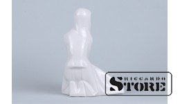 Статуэтка, Девушка с венком, Рига , Рижская фарфоровая фабрика, 60-е годы , 19 см.