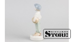 Статуэтка, Футболист , фарфор, Рига , Рижская фарфоровая фабрика, автор модели - Зина Улсте, 50-е годы , высота 11.8 см CSA830