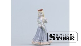 СТАТУЭТКА, Латышская девушка , РИЖСКАЯ ФАРФОРОВАЯ ФАБРИКА, АВТОР МОДЕЛИ - Р.Каркунова, 60-Е ГОДЫ , 14.5 см.