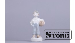 Статуэтка, Футболист , фарфор, Рига , Рижская фарфоровая фабрика, автор модели - Зина Улсте, 50-е годы , 11.8 см.
