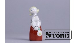 статуэтка, Девочка с ромашкой, фарфор, Рига , Рижская фарфоровая фабрика, автор модели - Айна Меллупе, 70-Е ГОДЫ , 7.7 см