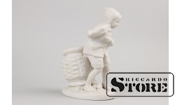 Ваза в форме мальчика с корзиной, бисквитный фарфор , 13,5 cm,CSA377