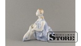 статуэтка, Балерина, фарфор, Рига , Рижская фарфоровая фабрика, автор модели - Римма Панцеховская, 50-е годы , 11.5 см