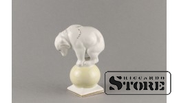 статуэтка,Медведь на шаре, Рига , Рижская фарфоровая фабрика, 50-е годы , 11 см,