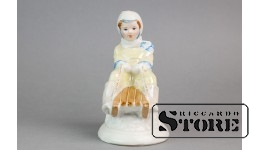 Статуэтка, С горки, фарфор, Рига, Рижская фарфоровая фабрика, автор модели - Зина Улсте, 60-е годы, 12 см , Первый сорт