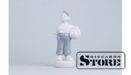 Статуэтка, Футболист , фарфор, Рига , Рижская фарфоровая фабрика, автор модели - Зина Улсте, 50-е годы , 11.8 см.