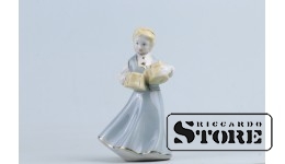 Статуэтка, Девушка с бокалами , фарфор, Рига, Рижская фарфоровая фабрика, 1950 г. 14 см