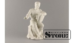 Статуэтка, Бисквит,Солдат Василий Тёркин , Рига, Рижская фарфоровая фабрика, 1950-е годы, 20 см