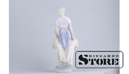 СТАТУЭТКА, Колхозница , РИЖСКАЯ ФАРФОРОВАЯ ФАБРИКА, АВТОР МОДЕЛИ - Зина Улсте, 50-Е ГОДЫ , 30.0 см.