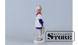 Статуэтка,Школьница, Рига, Рижская фарфоровая фабрика, автор модели - Зина Улсте, 50-е годы, 16 см