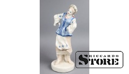 Фигурка, фарфор, Женщина в народном костюме , 27,5 CM