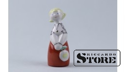 статуэтка, Девочка с ромашкой, фарфор, Рига , Рижская фарфоровая фабрика, автор модели - Айна Меллупе, 70-Е ГОДЫ , 7.7 см