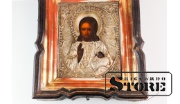 Икона Господа Вседержителя в деревянном киоте
