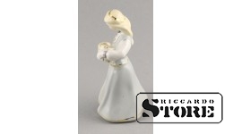 Figurine, Girl with mugs, porcelain, Riga , Riga porcelain factory, 1950s, 14 cm