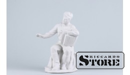 Статуэтка, Бисквит,Солдат Василий Тёркин , Рига, Рижская фарфоровая фабрика, 1950-е годы, 20 см