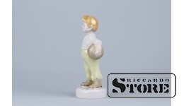 Статуэтка, Футболист , фарфор, Рига , Рижская фарфоровая фабрика, автор модели - Зина Улсте, 50-е годы , 11.8 см.