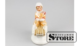 Статуэтка, С горки, фарфор, Рига, Рижская фарфоровая фабрика, автор модели - Зина Улсте, 60-е годы, 12 см , Первый сорт CSA626