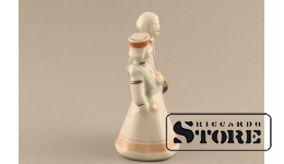 статуэтка, На прогулке, фарфор, Рига , Рижская фарфоровая фабрика,  50-Е ГОДЫ , 11.0 см