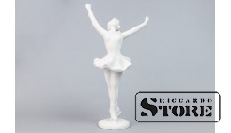 Статуэтка фигуристка, фарфор, Рига, Рижская фарфоро-фаянсовая фабрика, немецкая форма, 50е годы 20го века, 24 сm, CSA958