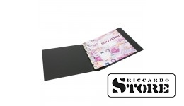 Tühi mapp-kaas Karat süsteemil, disainiga „Euro Souvenirs“. Sobib ideaalselt suveniirrahade ja teiste kollektsioonide hoidmiseks ja eksponeerimiseks.