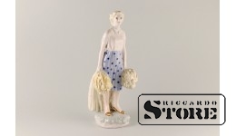 СТАТУЭТКА, Колхозница , РИЖСКАЯ ФАРФОРОВАЯ ФАБРИКА, АВТОР МОДЕЛИ - Зина Улсте, 50-Е ГОДЫ , 30.0 см.