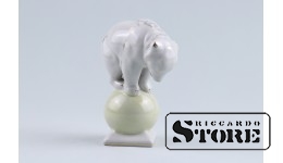 статуэтка,Медведь на шаре, Рига , Рижская фарфоровая фабрика, 50-е годы , 11 см,