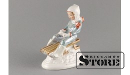 Статуэтка, С горки, фарфор, Рига, Рижская фарфоровая фабрика, автор модели - Зина Улсте, 60-е годы, 12 см