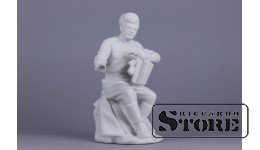 Статуэтка, Бисквит,Солдат Василий Тёркин , Рига, Рижская фарфоровая фабрика, 1950-е годы, 20 см