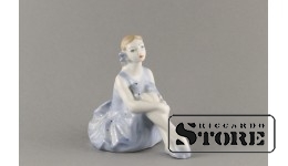 статуэтка, Балерина, фарфор, Рига , Рижская фарфоровая фабрика, автор модели - Римма Панцеховская, 50-е годы , 11.5 см