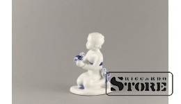 Статуэтка, Девочка с цыплятами  , Фарфор , Рига, фабрика М.С. Кузнецова, 40-е годы , 12,5  см