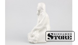 Статуэтка, Девушка с венком, Рига , Рижская фарфоровая фабрика, 60-е годы , 19 см. CSA683