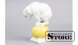 Статуэтка,Медведь на шаре, Рига , Рижская фарфоровая фабрика, 50-е годы