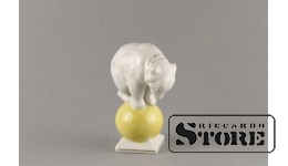 статуэтка,Медведь на шаре, Рига , Рижская фарфоровая фабрика, 50-е годы , 11 см,