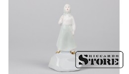 Статуэтка Поющая девочка, фарфор, Рига, Рижская фарфоровая фабрика, автор Беатрисе Карклиня, 1960 год, высота 9,3 см CSA401