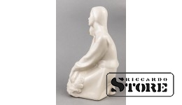 Статуэтка, Девушка с венком, Рига , Рижская фарфоровая фабрика, 60-е годы , 19 см.