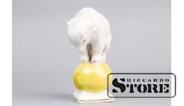 Статуэтка,Медведь на шаре, Рига , Рижская фарфоровая фабрика, 50-е годы
