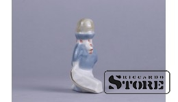 Статуэтка, Малыш с санками, фарфор, Рига ,Рижская фарфоровая фабрика, 60-е годы , 8.5 см
