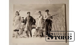 Фото В. Гайлиса 24×18 см. Колхозники Латвии конца 40-х годов. Вандзене. Талсинский район. Подпись автора.