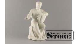 Статуэтка, Бисквит,Солдат Василий Тёркин , Рига, Рижская фарфоровая фабрика, 1950-е годы, 20 см