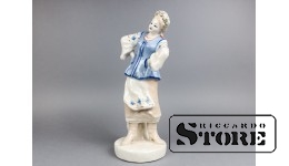 Фигурка, фарфор, Женщина в народном костюме , 27,5 CM