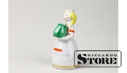 Статуэтка, Девочка с крынкой, фарфор, Рига , Рижская фарфоровая фабрика, 50-е годы ,7.5 СМ
