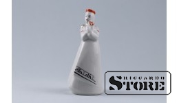 Статуэтка, Девушка с розой, фарфор, Рига, Рижская фарфоровая фабрика, автор модели - Римма Панцеховская, 50-Е ГОДЫ г. 15 см.