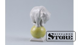 статуэтка,Медведь на шаре, Рига , Рижская фарфоровая фабрика, 50-е годы , 11 см,